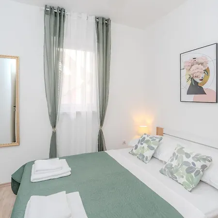 Plantosar Apartment Vir