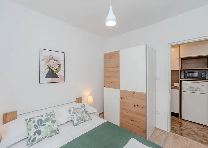 Plantosar Apartment *