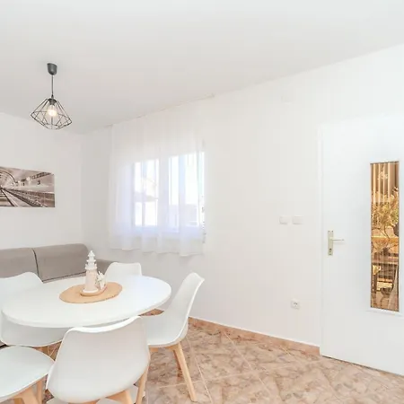 Plantosar Apartment