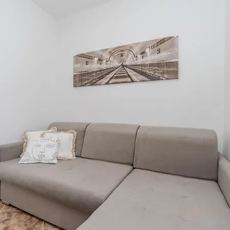 Plantosar Apartment